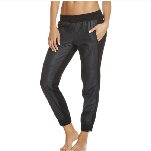 Fabletics Anguilla Ripstop Nylon Terry Blend High Rise Jogger Black Medium - Picture 1 of 12